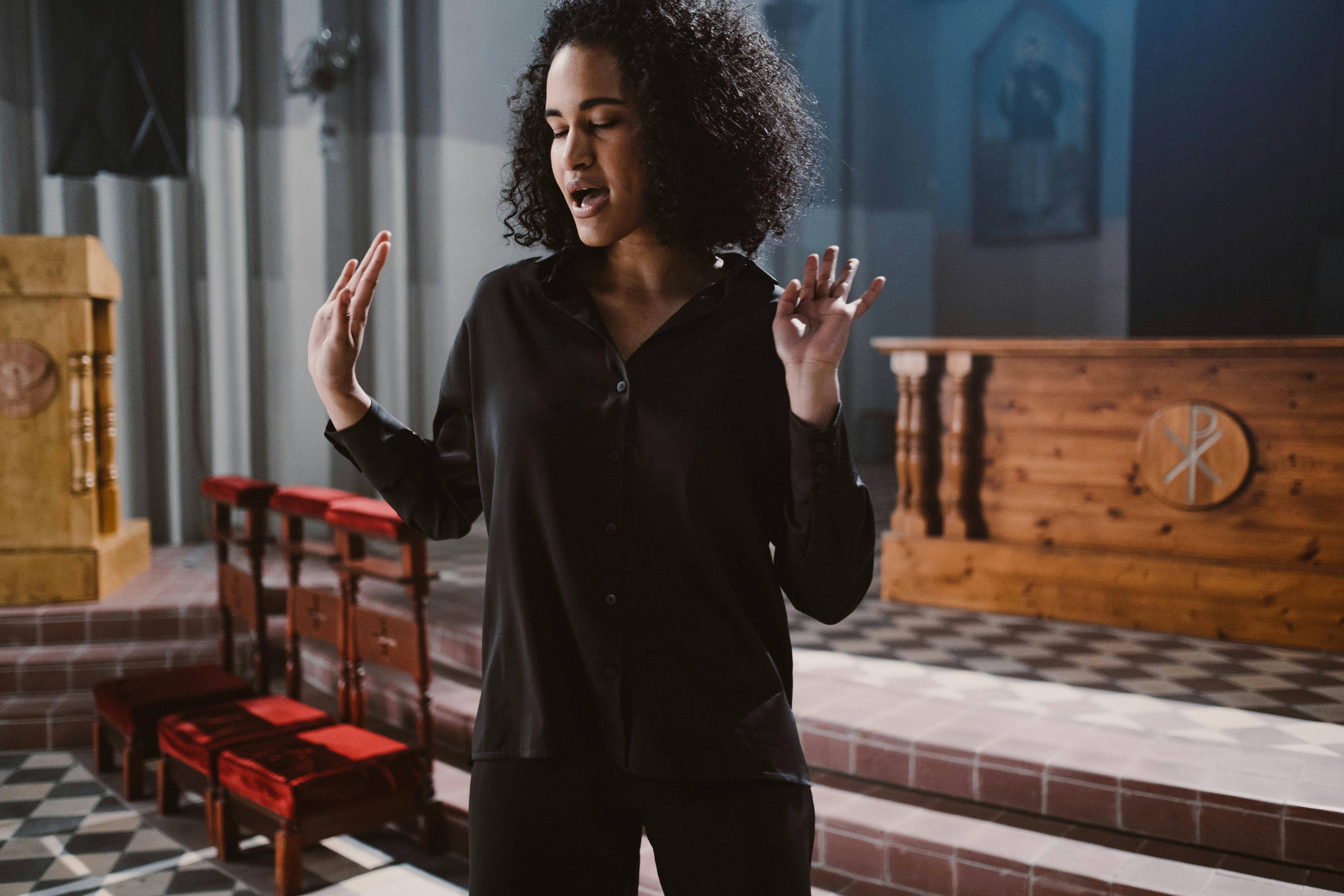 A black woman reciting poems from Africa